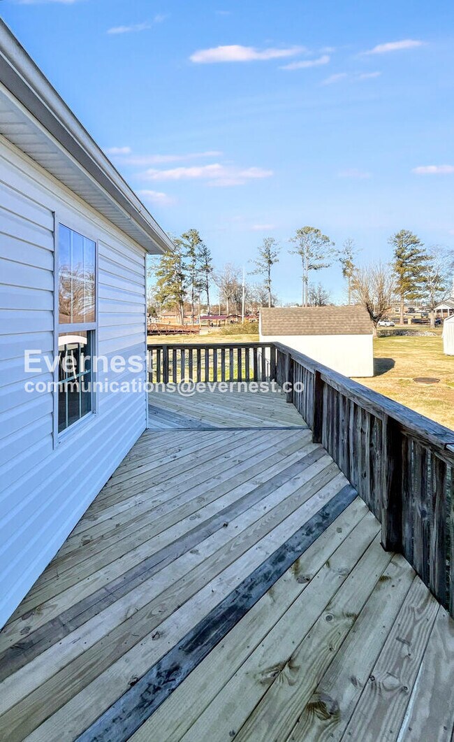 Building Photo - 15 Walker Ave