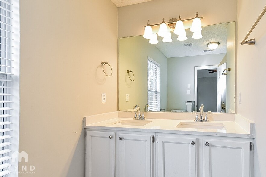 Building Photo - 4634 S Germantown Rd