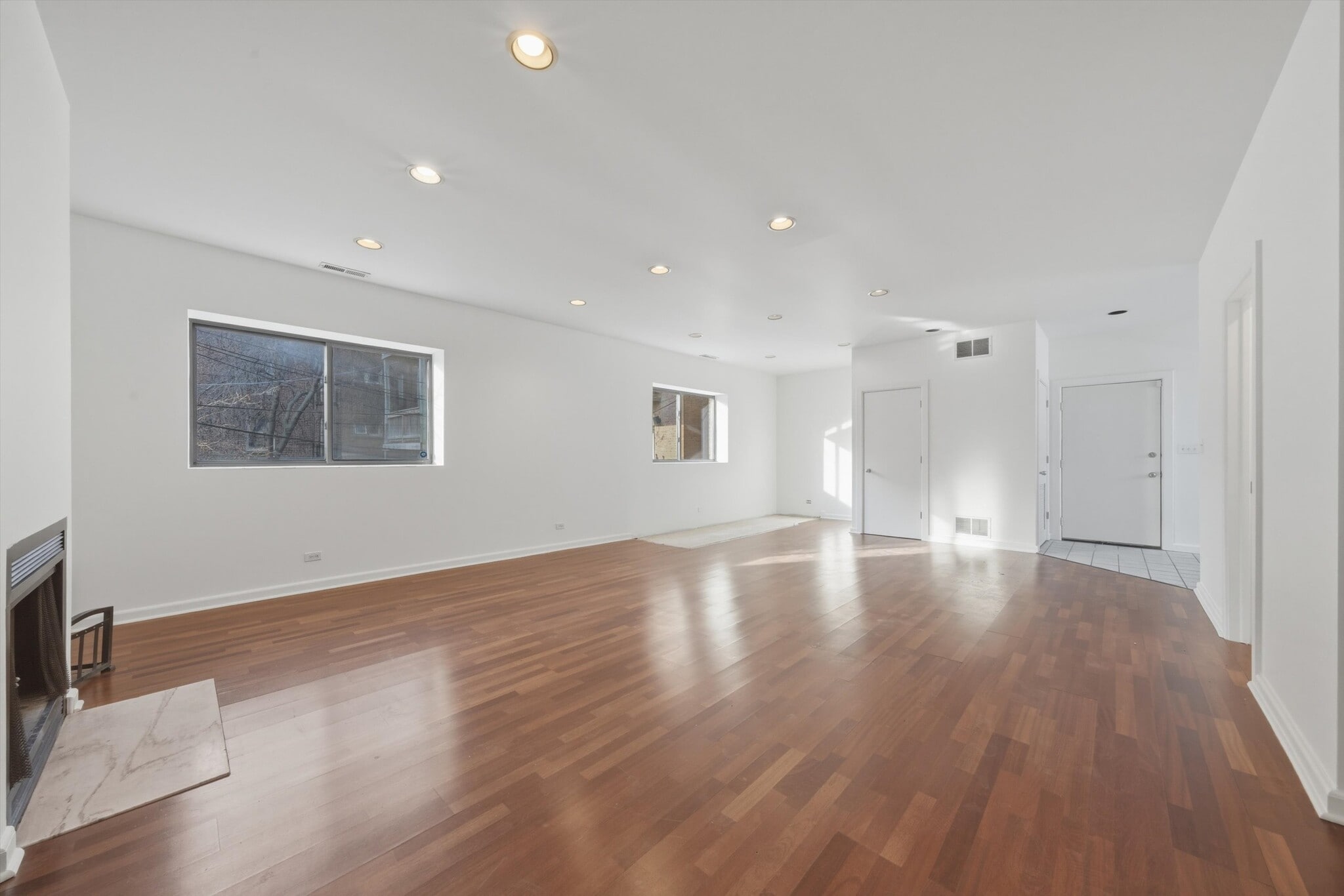 Building Photo - 4537 N Greenview Ave