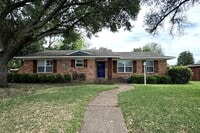 Building Photo - 302 Van Rowe Ave