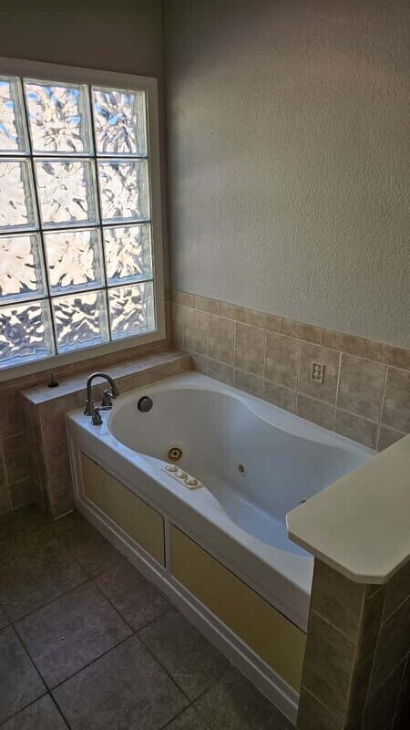 Building Photo - 711 S Roca St