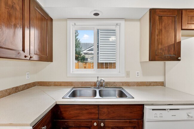 Building Photo - 4801 NE Killingsworth St