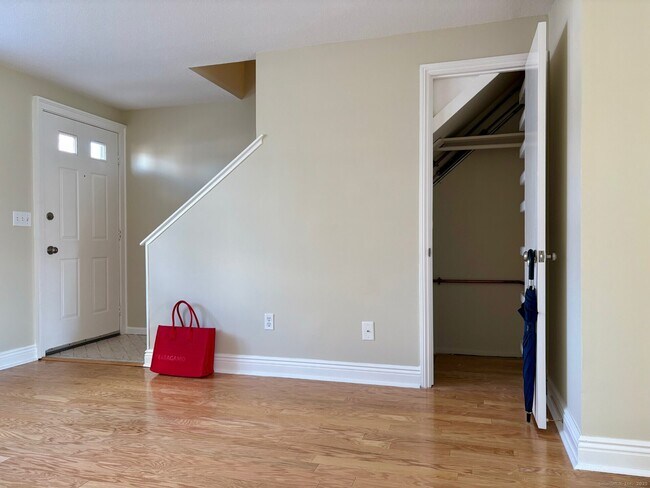 Building Photo - 211 E Main St