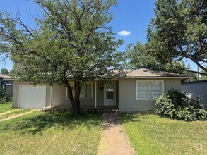 Building Photo - Charming 2 Bed 1 Bath 1 Car Garage Home