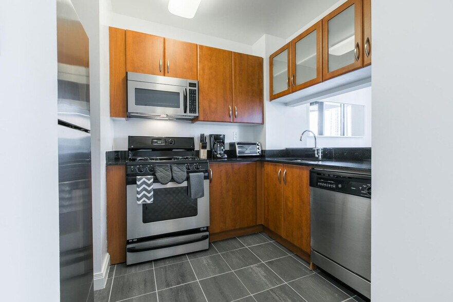 Building Photo - 222 E 34th St