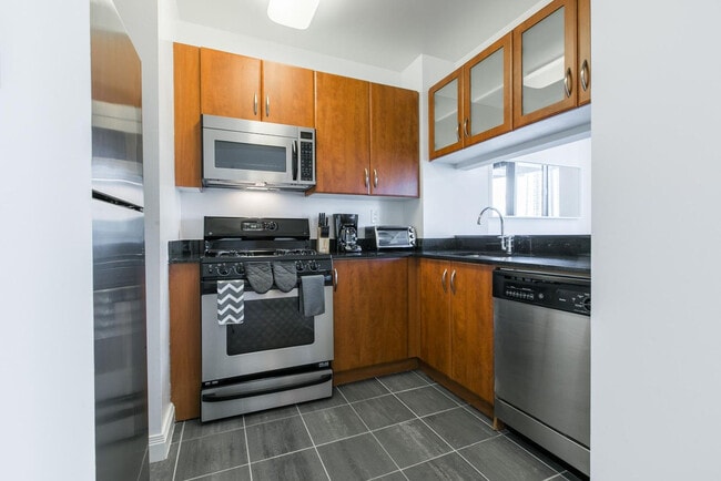 Building Photo - 45 E 33rd St