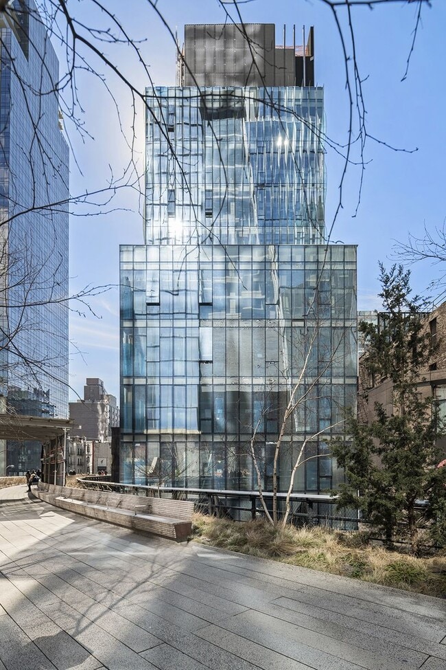 Building Photo - 515 W 29th St