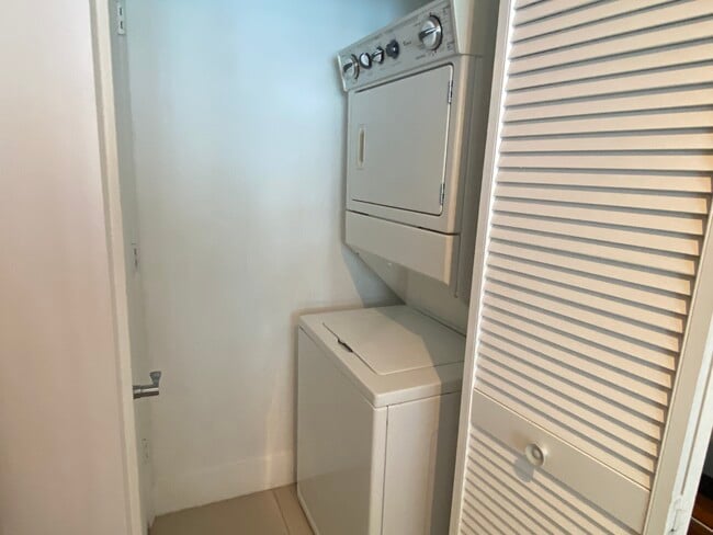 Building Photo - 253 NE 2nd St