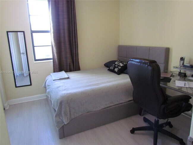 Building Photo - 11564 SW 151 Ave