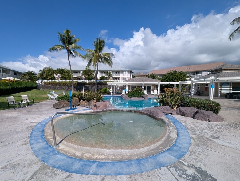 On-site pool - 75-6081 Alii Dr