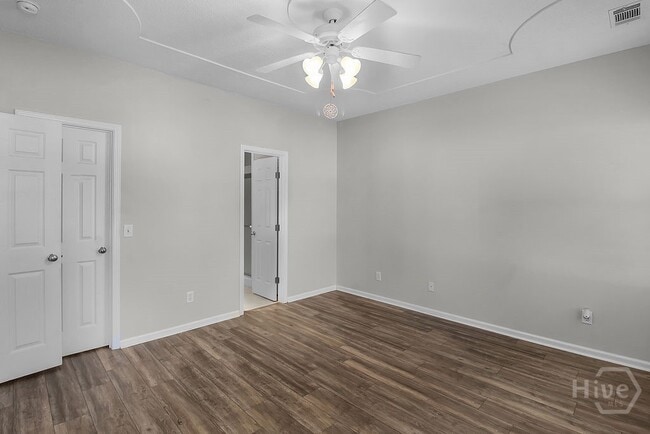 Building Photo - 201 Foxbury Square