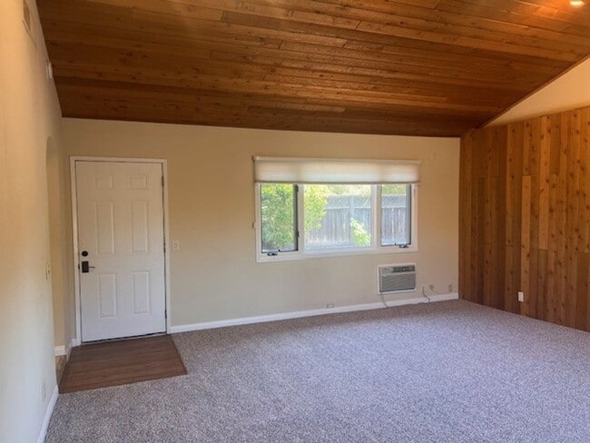 Building Photo - MAKE THIS YOUR HOME IN THE COUNTRY