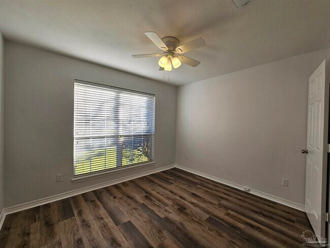 Building Photo - 28 Easton St