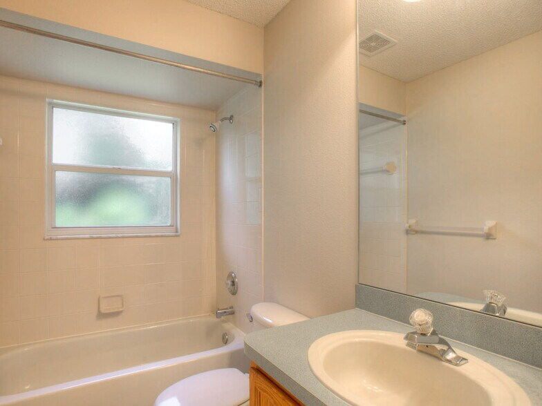 Building Photo - 9038 Water Hazard Dr