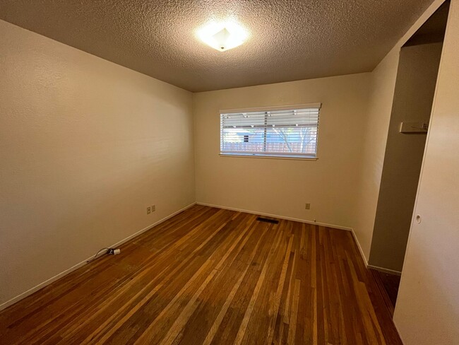 Building Photo - Anderson 1403-1405