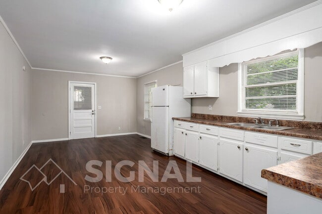 Building Photo - 2245 3rd St NE