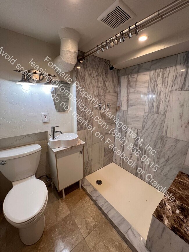 Building Photo - Free Perks, Pet-Friendly Oversized 4-Bedro...