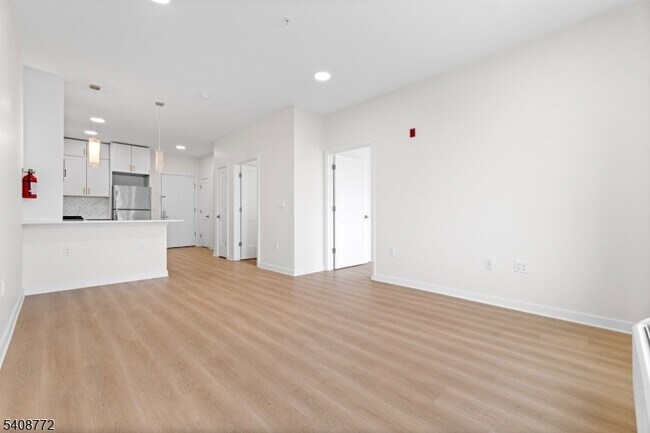 Building Photo - 321 E 3rd St