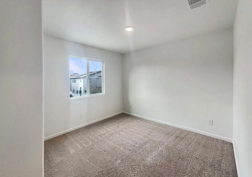 Building Photo - 3710 Roseparke Way