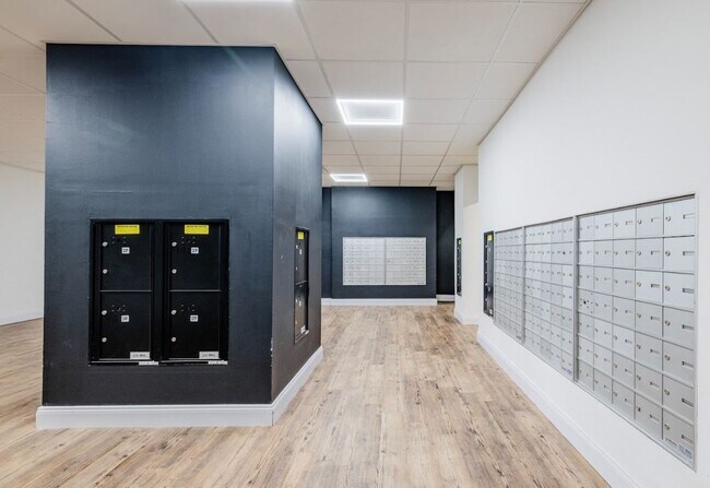 Building Photo - 14703 Park Row Blvd