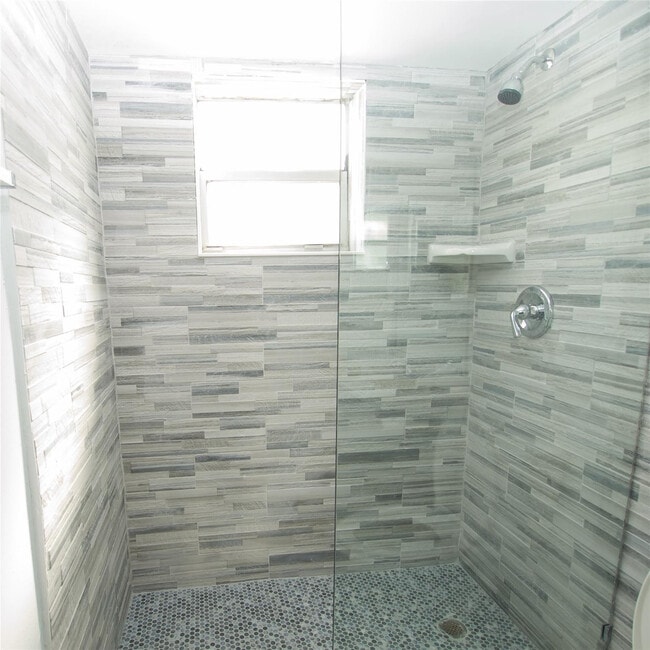 Building Photo - 7355 Woodmont Terrace