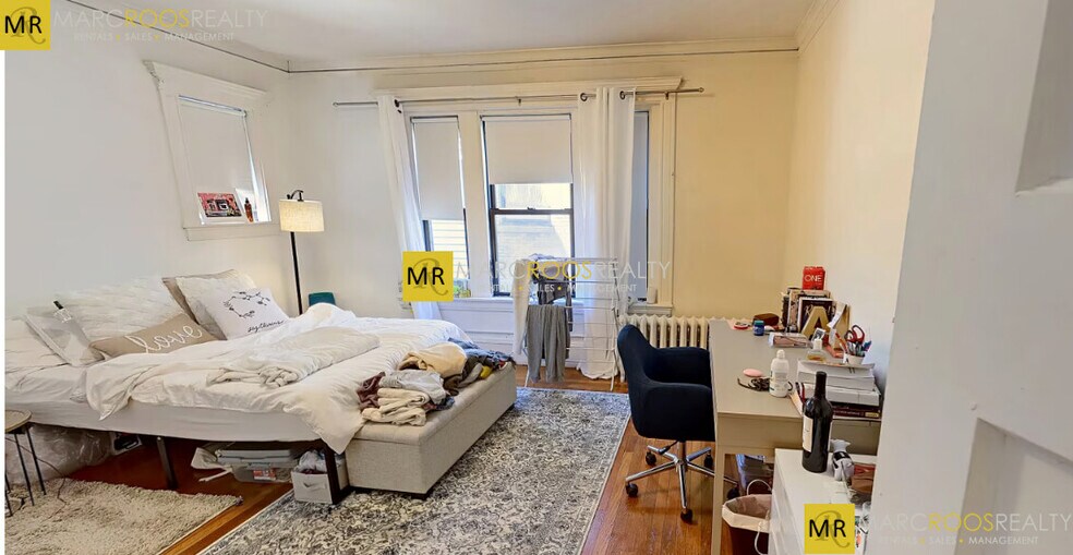 Building Photo - 460 Park Dr