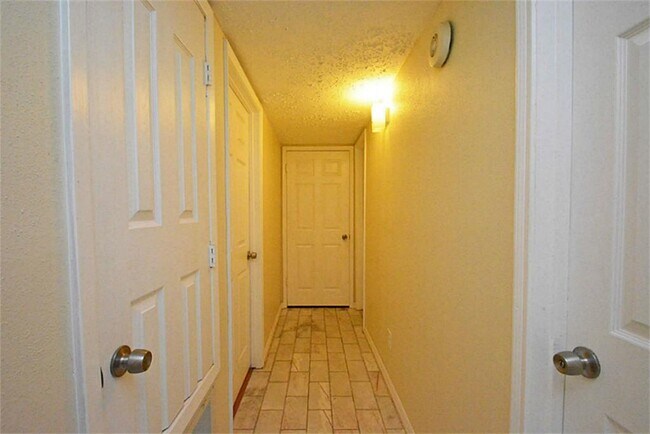 Building Photo - 2523 Coopers Post Ln