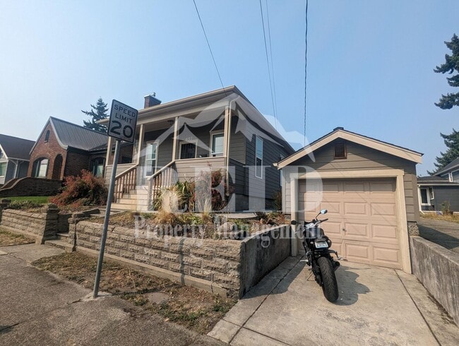 Building Photo - Charming 3-Bedroom Bremerton Home