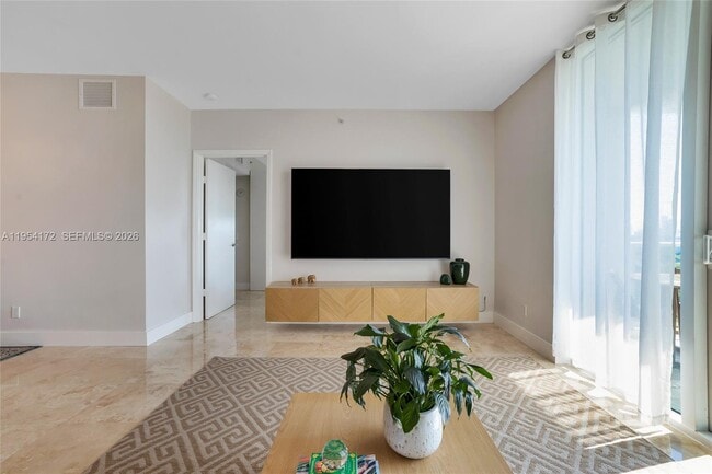 Building Photo - 14951 Royal Oaks Ln