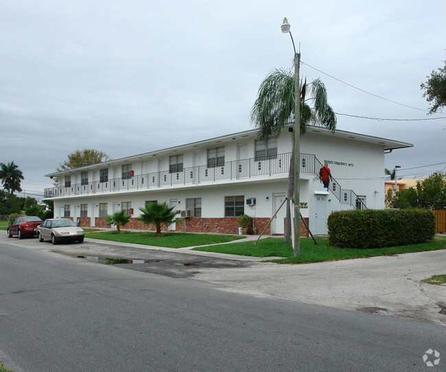 Primary Photo - Becky's Apartments