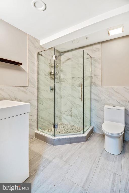 Building Photo - 1945 Watkins St