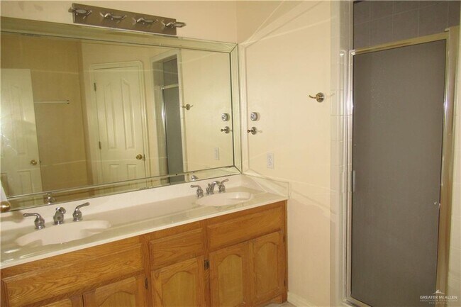 Building Photo - 33 Santa Teresa St