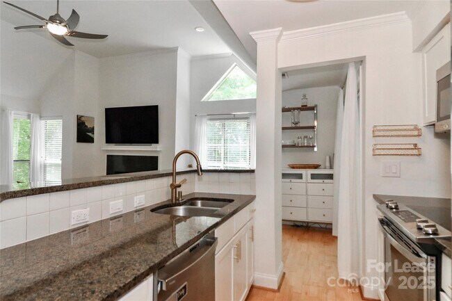 Building Photo - 2508 Cranbrook Ln