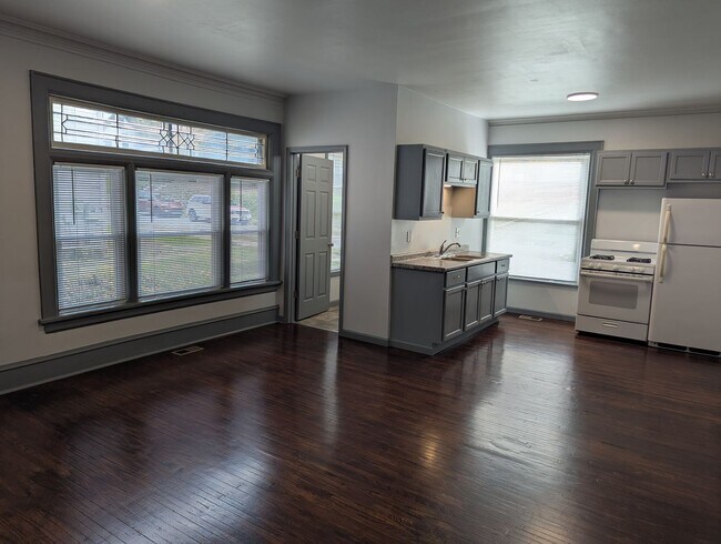 Building Photo - 473 Walnut St