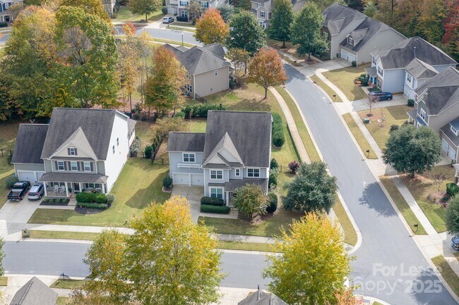 Building Photo - 5829 Dinsmore Ln