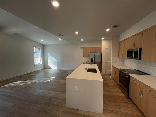 Building Photo - 2517 Appian Way