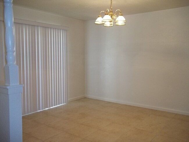 Building Photo - Nice and updated 3 bedroom home offering n...