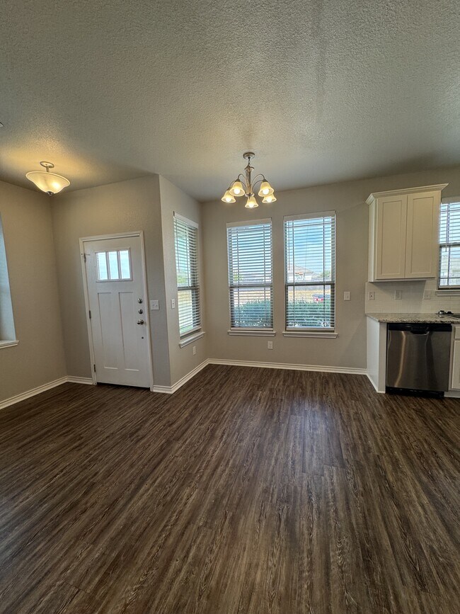 Building Photo - 7615 Stonehollow