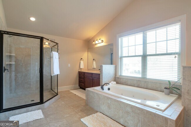 Building Photo - 200 Claret Way