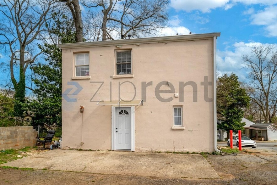 Building Photo - 633 Spring St