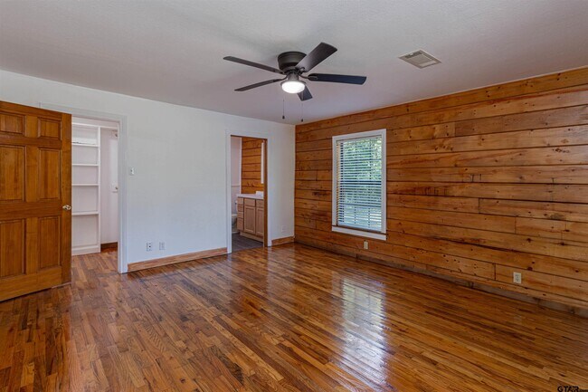 Building Photo - 18737 Saddleback Ln