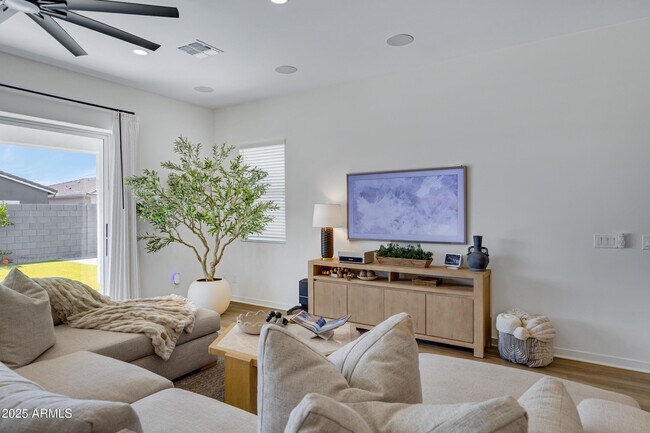 Building Photo - 10051 E Talon Ave