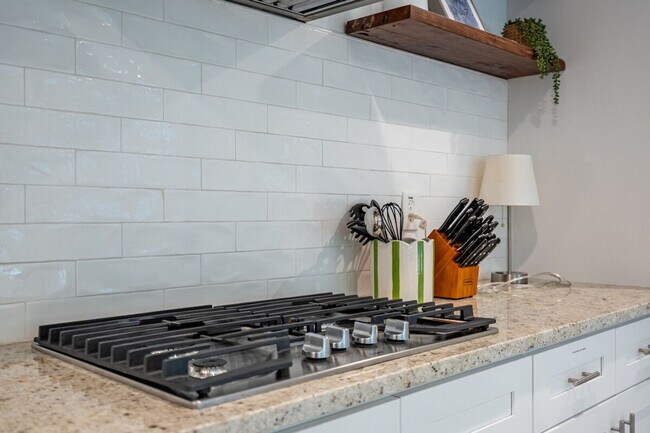 Building Photo - 2617 Caladium Dr NE