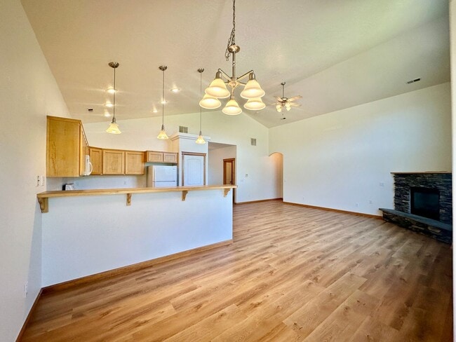 Building Photo - Newly Renovated Home on Prairie Falls Golf...