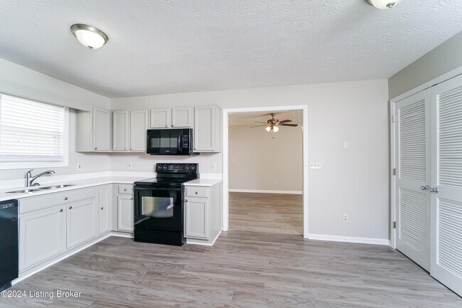 Building Photo - 6905 Wood Rd