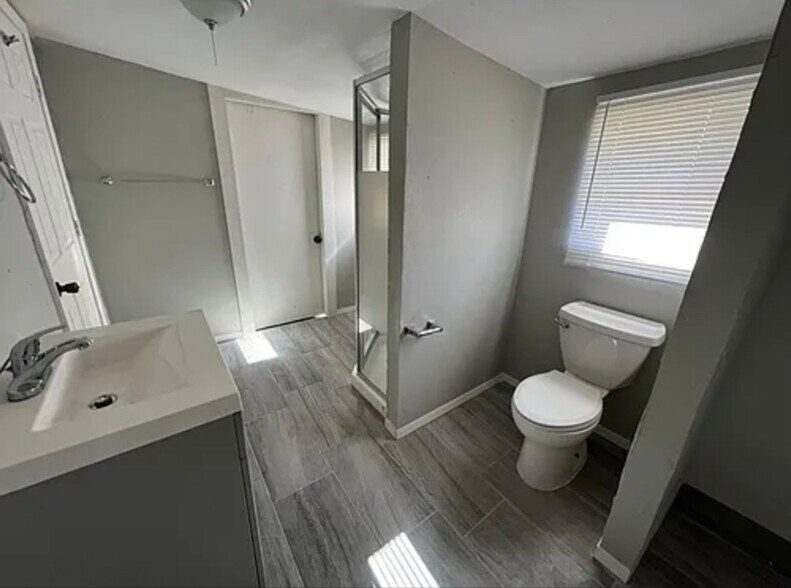 Building Photo - 2738 Spring St