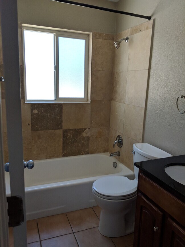 Building Photo - Mountain View 2 Bedroom 1 Bath Duplex on a Hill