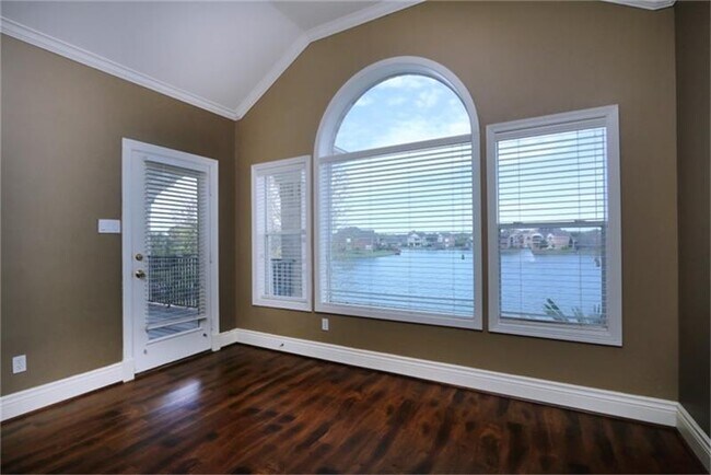 Building Photo - 6010 Stratford Gardens Dr