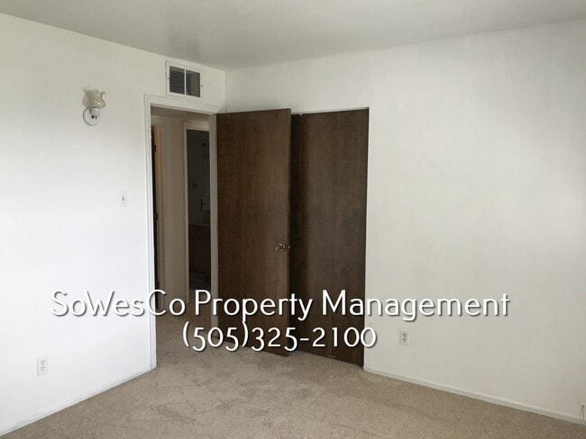 Building Photo - 3 Bedroom Home with 2 Car Garage