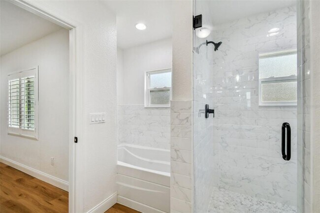 Building Photo - 4802 W Longfellow Ave